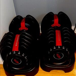 Bowflex SelectTech Adjustable Dumbbells - Black and Red